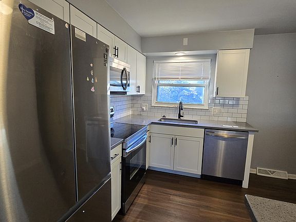 4th image of 929 S Weyant Ave