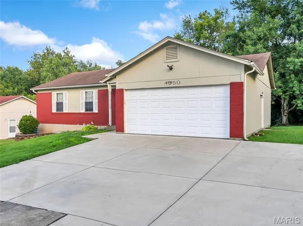 4950 Patricia Ridge Dr, Florissant, MO 63033