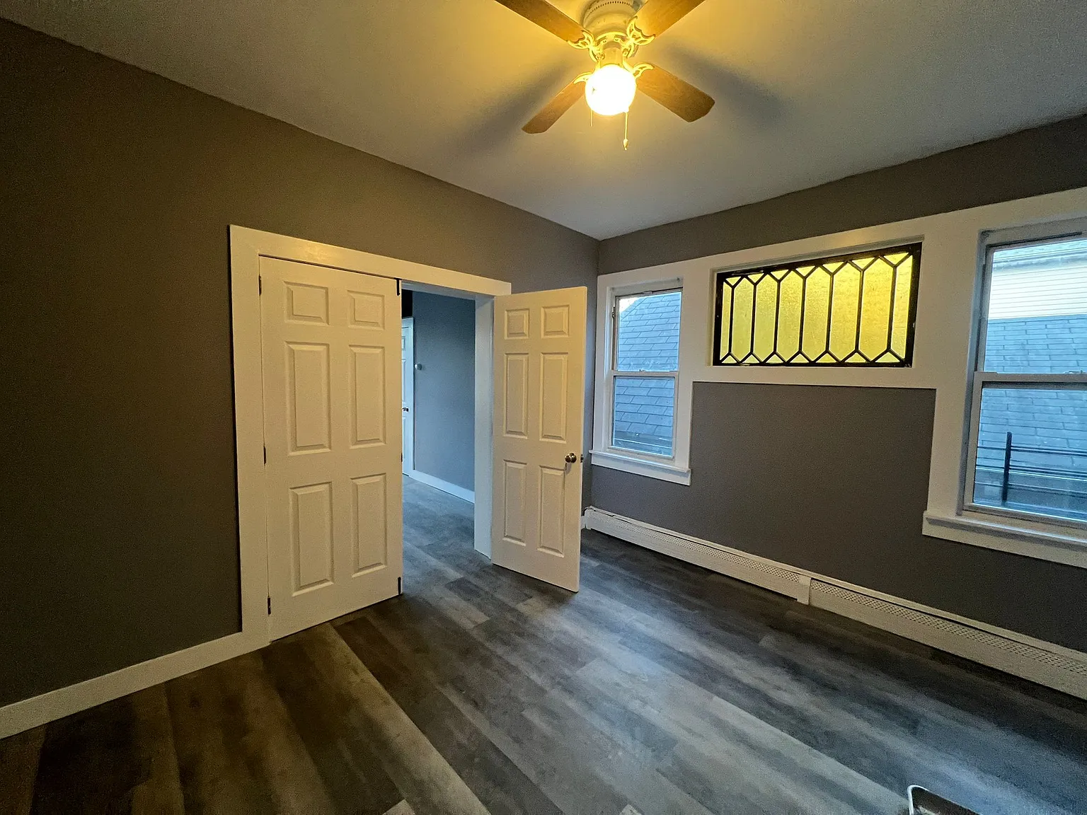 3 bed, 945 sqft, $2,818 — Photo 2