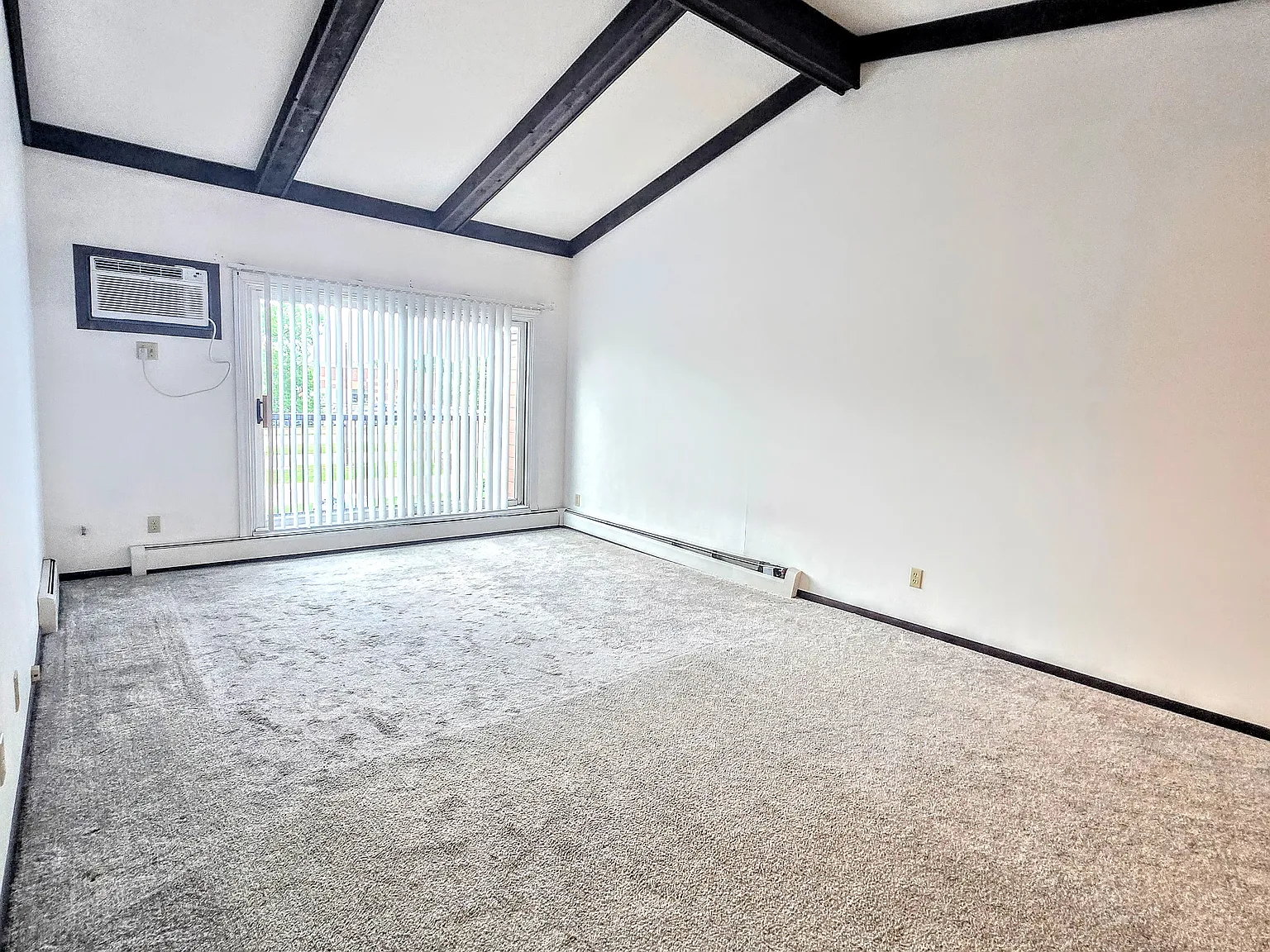 1 bed, 715 sqft, $1,550 — Photo 1