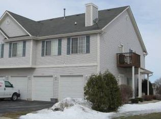 1070 Castleshire Dr, Woodstock, IL 60098