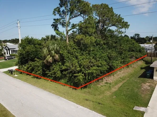 938 Riviera Ave, Sebastian, FL 32958