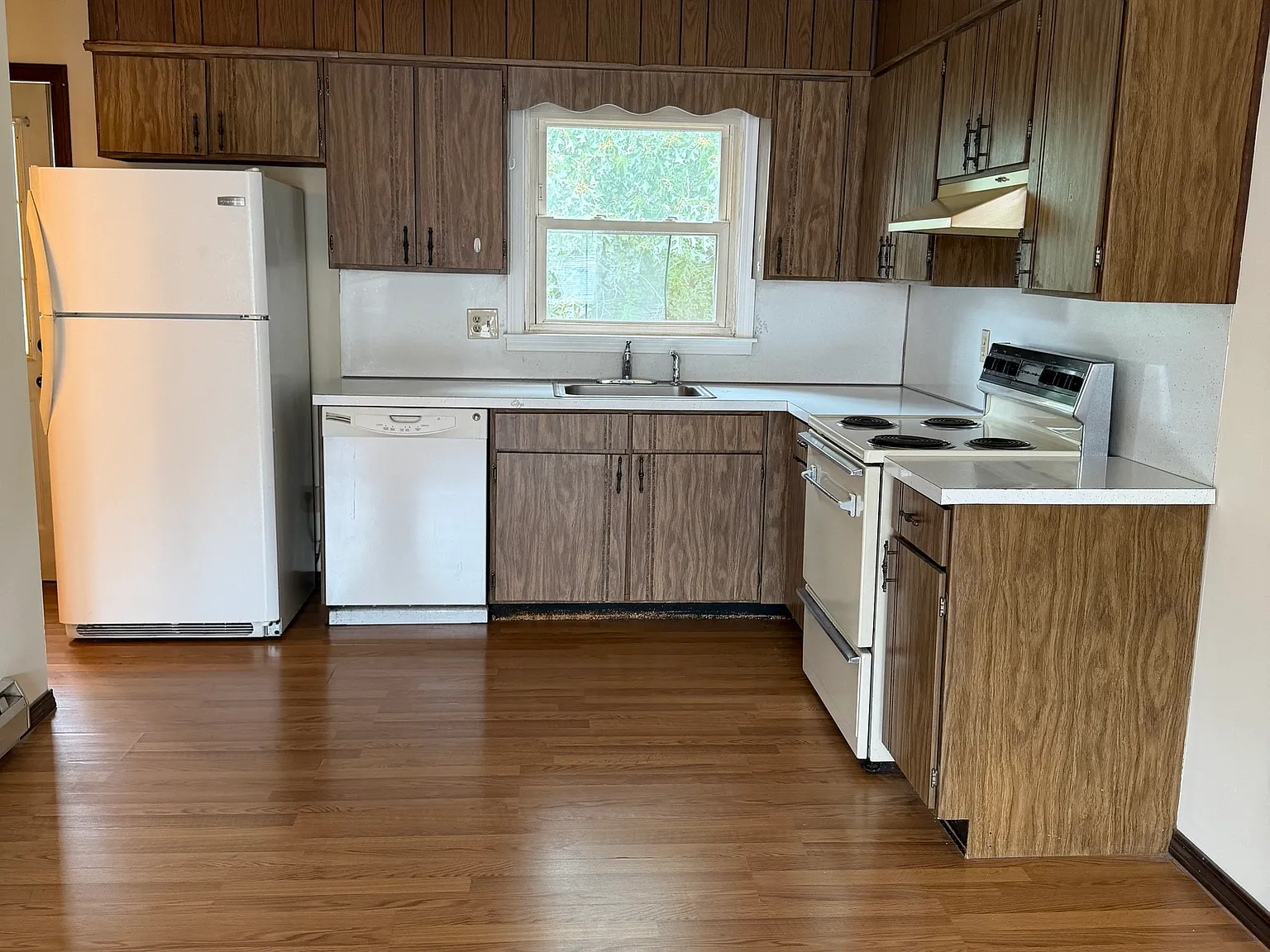 2 bed, 1.5 bath, 4480 sqft, $1,600 — Photo 4
