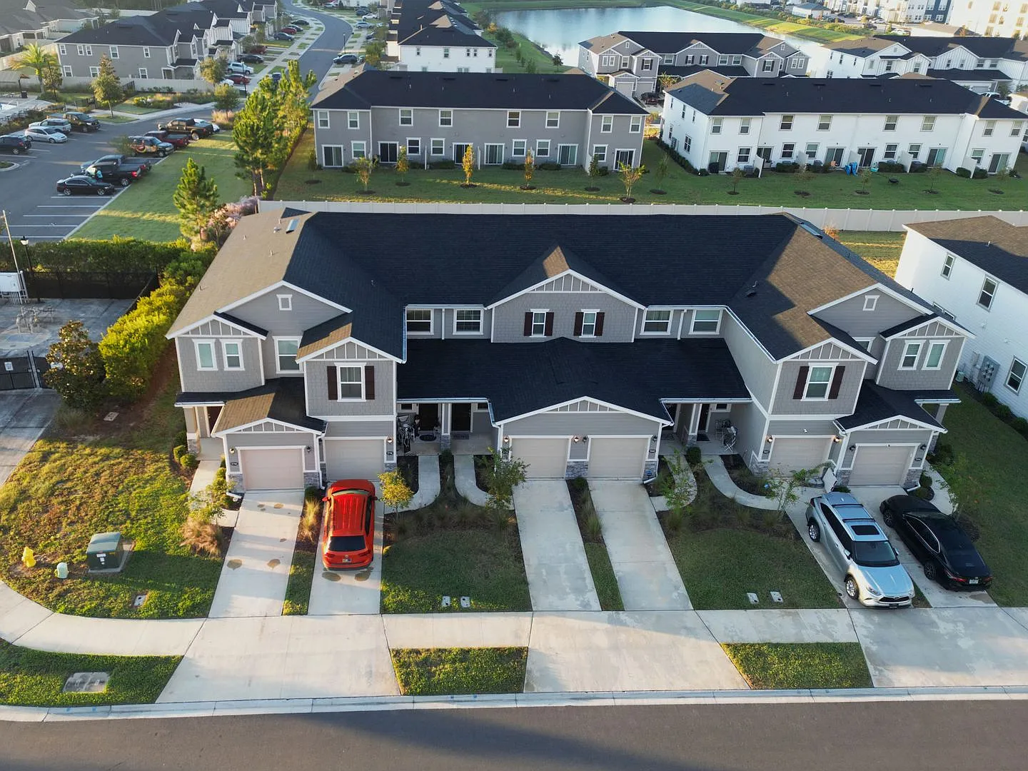 Stunning 2/2.5 Townhouse near Oakleaf! — Photo 4