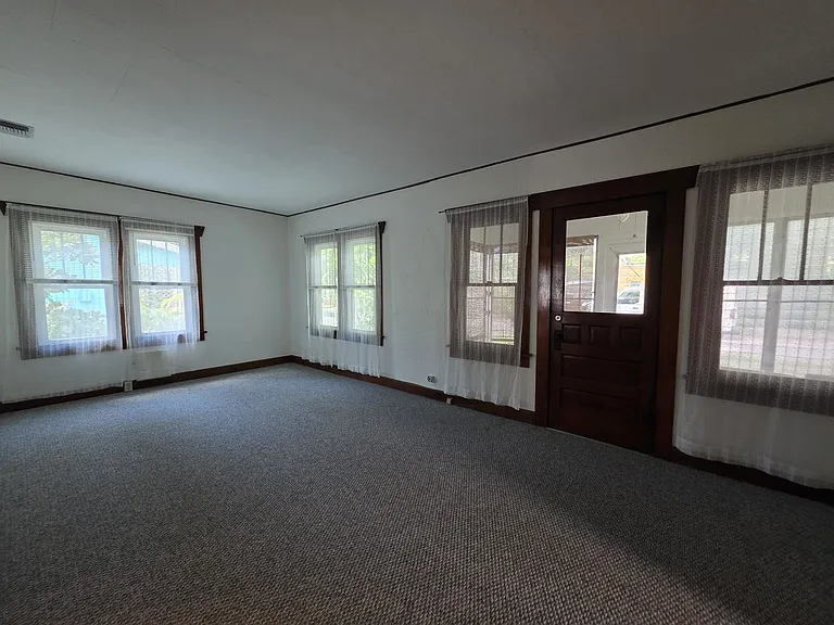 2502 York St S — Photo 3