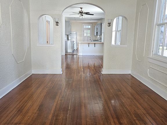 4th image of 2901 Pine St