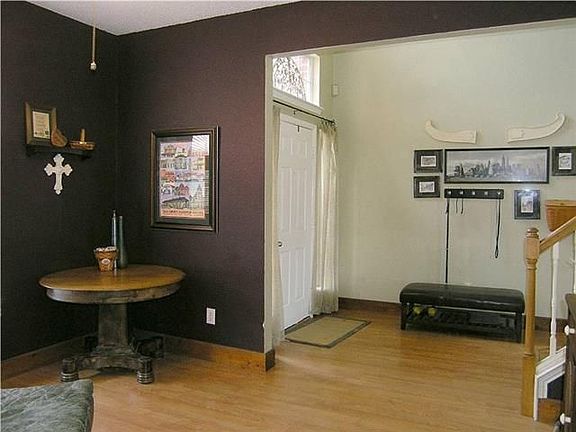 2nd image of 933 Winterwood Ct