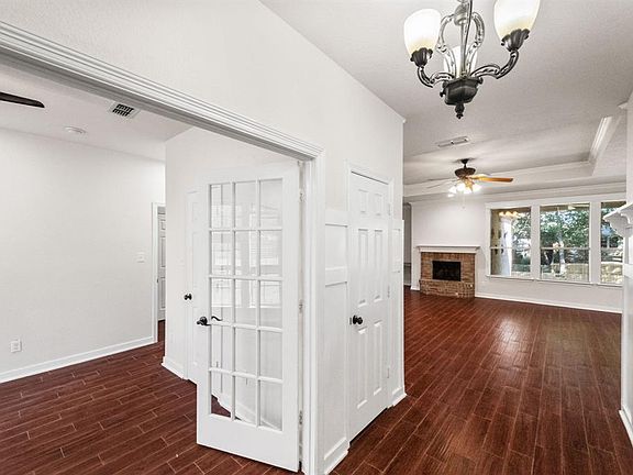 5th image of 2309 Country Brook Dr