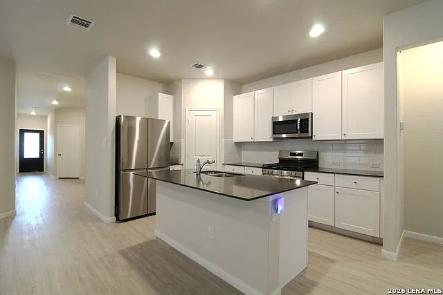 3 bed, 1910 sqft, $2,300 — Photo 4