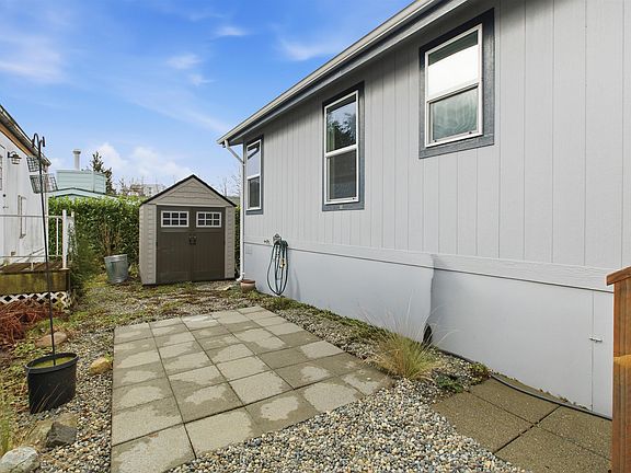 4th image of 18109 32nd Ave S #331