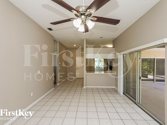 4th image of 9712 Glenpointe Dr
