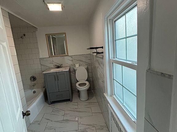 5th image of 857 Garfield St Floor 2