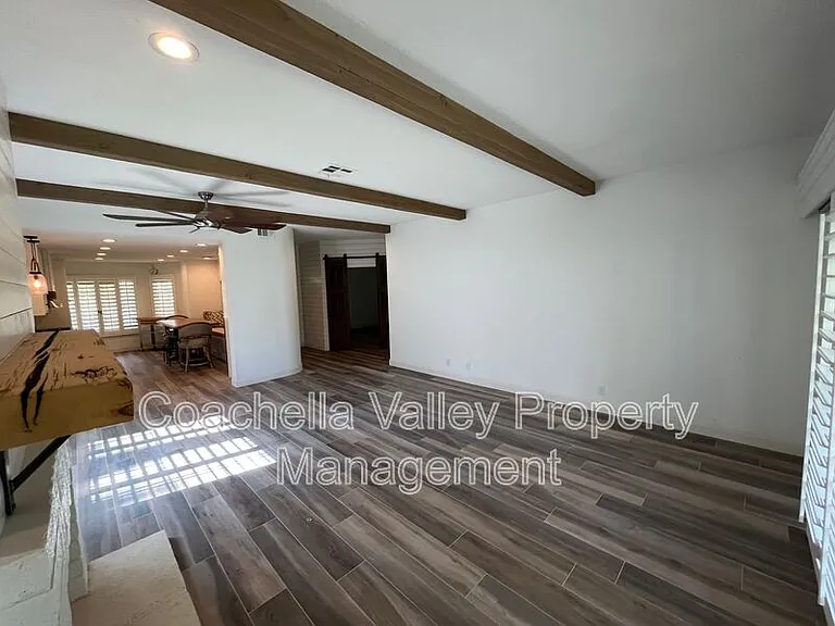 289 Vista Royale Cir W — Photo 34
