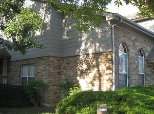 19 Foxcroft Rd #107, Naperville, IL 60565