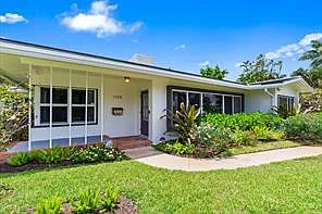 3 bed, 2.0 bath, 2069 sqft, $6,500 — Photo 2