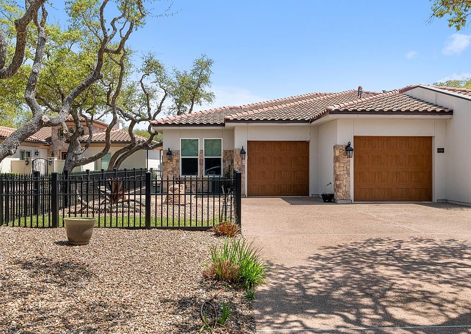 1st image of 1106 Royal Oaks Trl