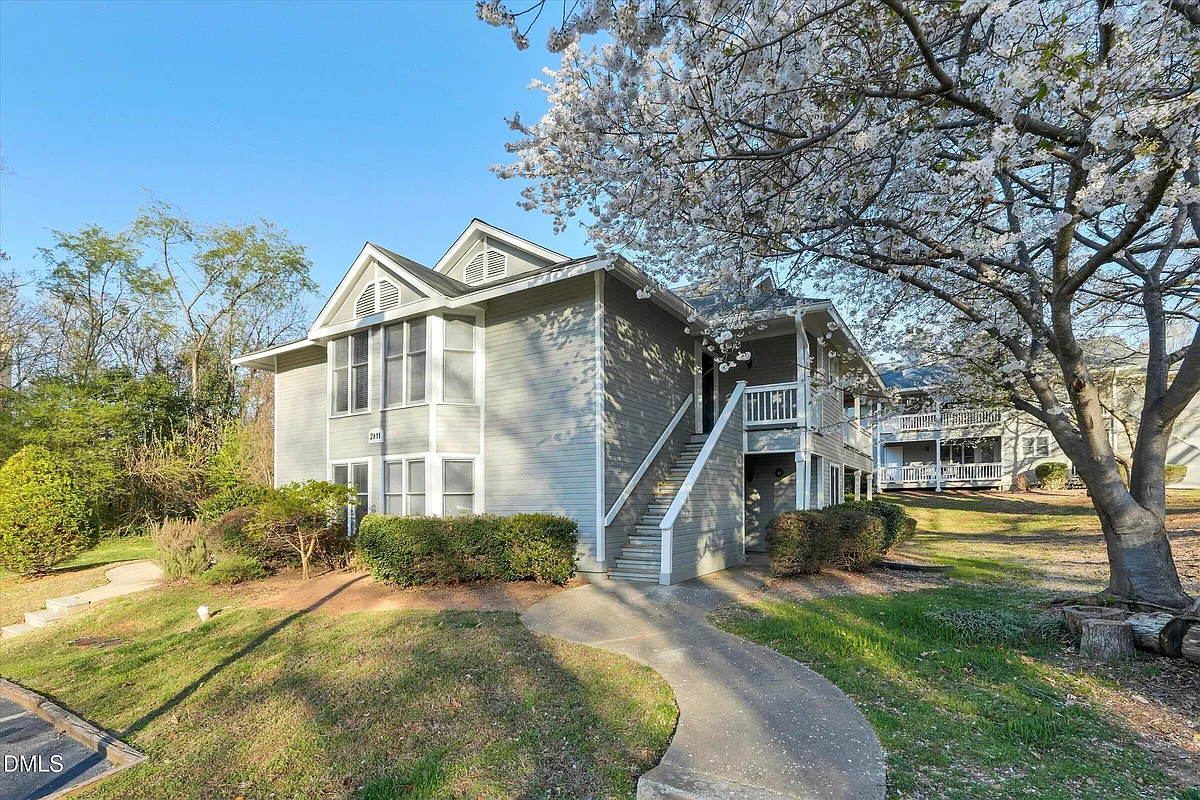 Building Photo - 2811 Edridge Ct #202