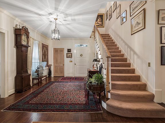 4th image of 781 Weed St
