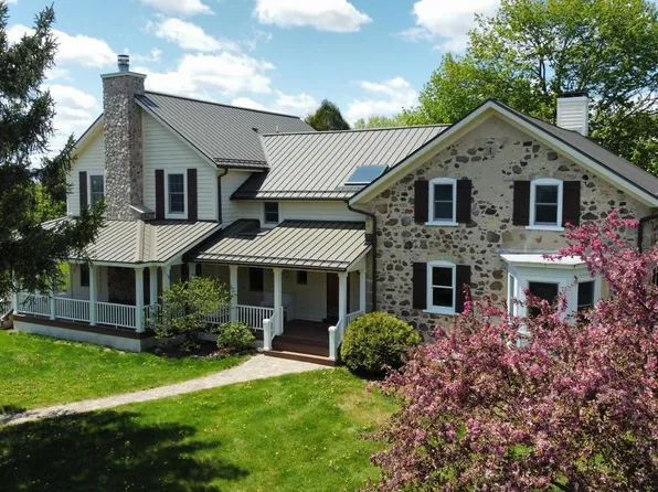 2237 Washington AVENUE, Cedarburg, WI 53012