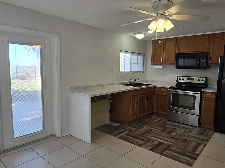 1120 Northshore Dr #1 — Photo 6