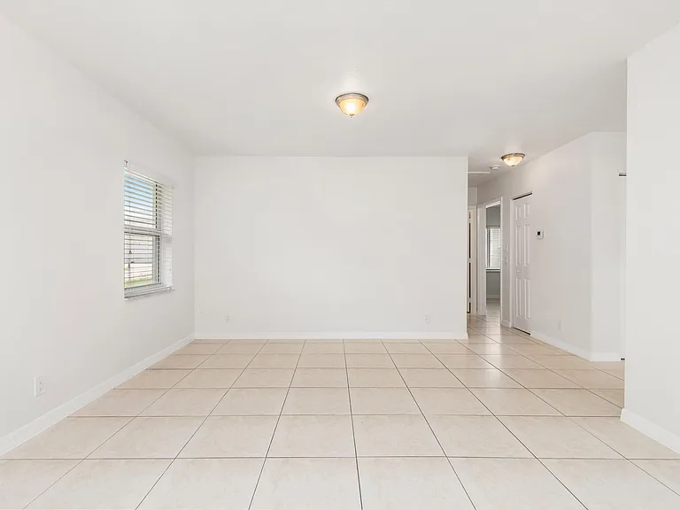 24 SW 6th St #2 — Photo 26