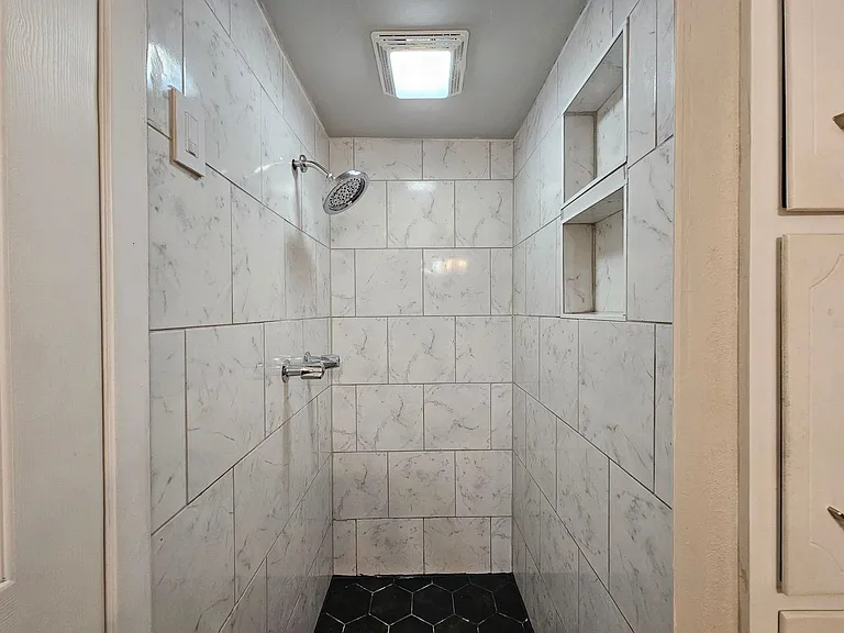 2301 Zinnia Ct — Photo 14