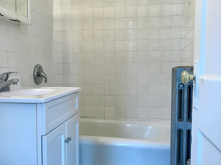 3812 N Pine Grove Ave — Photo 15