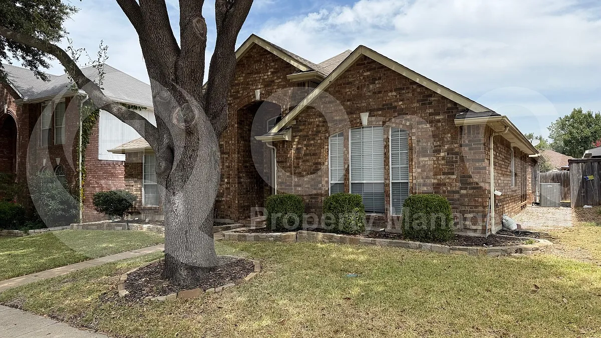3 bed, 2.0 bath, 2091 sqft, $2,900 — Photo 1