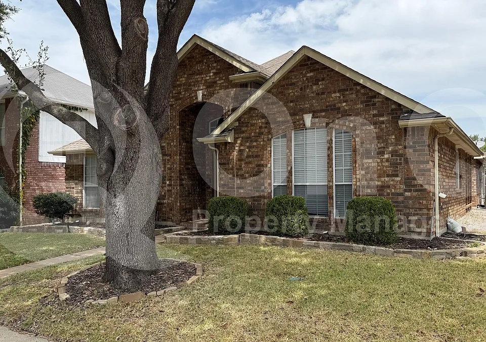 1629 Bennington Dr