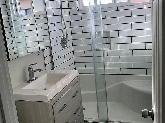 4th image of 566 Bard Ave