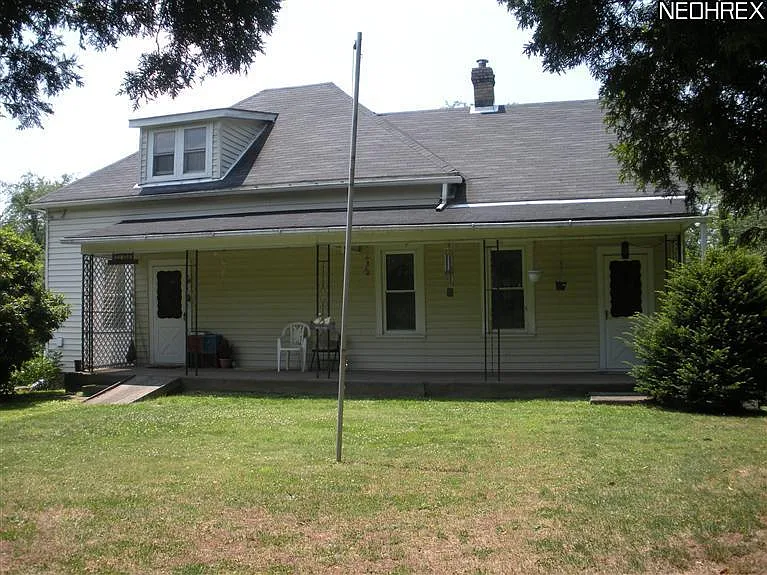 1306 Hillcrest Rd photo 1