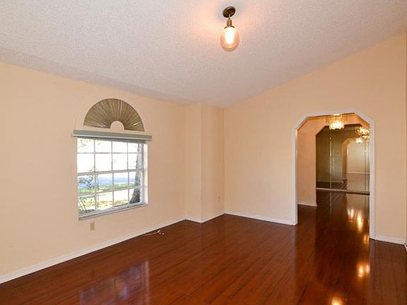3rd image of 824 Silversmith Cir