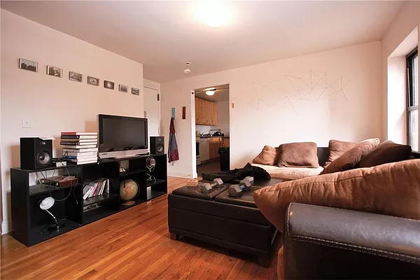 Rented by R New York | media 35