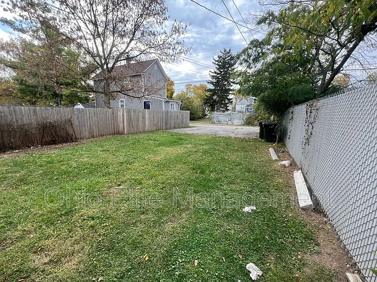 397 1/2 S Ogden Ave — Photo 9