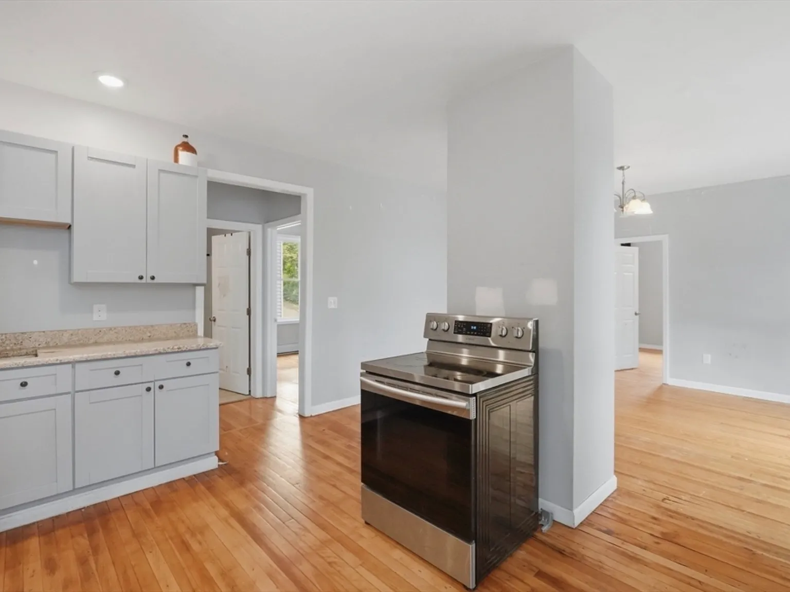 3 bed, 1.5 bath, 1100 sqft, $2,490 — Photo 1