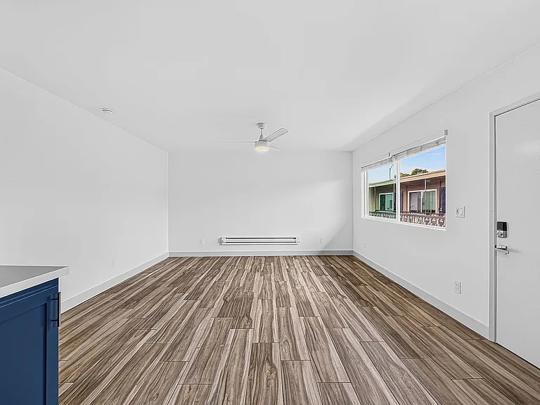1332 Walnut Ave — Photo 5