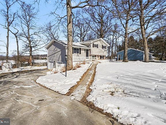 3rd image of 2149 Cloverfield Dr