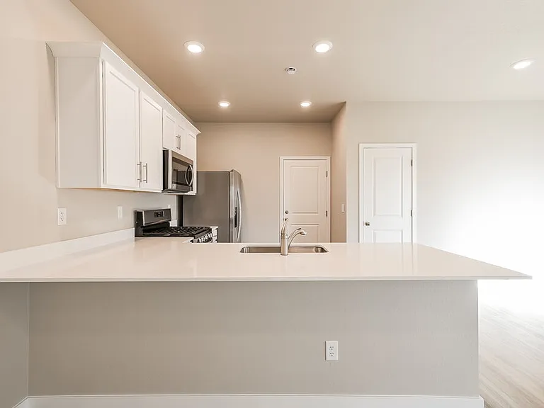 7320 Crystal Ave — Photo 8