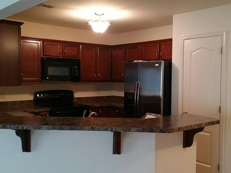111 Stonecrest Ln — Photo 2