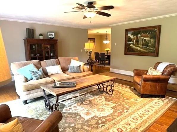 2 Rainbow Pond Dr APT 7, Walpole, MA 02081