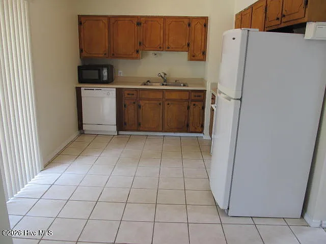 306 Greenview Dr — Photo 6