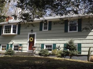 10 Carriage Ln, Danbury, CT 06810