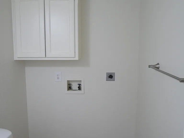503 Gateway Pkwy #4 — Photo 9