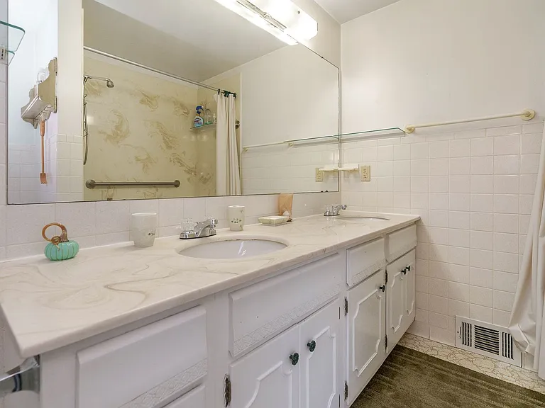 Unique 2 Bedroom in German Village — Photo 30