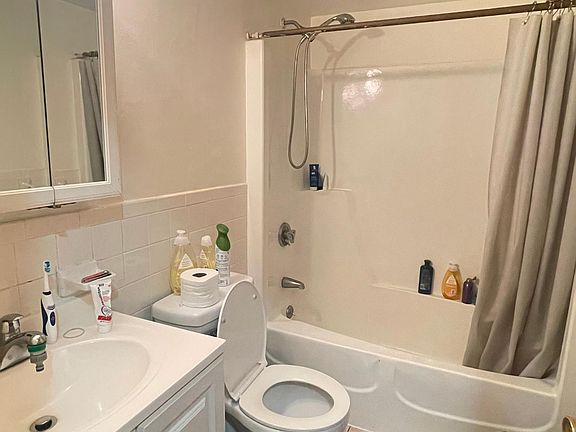 5th image of 80 Newbury Ave APT 14