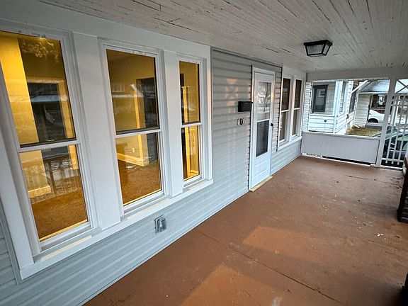 3rd image of 606 Storer Ave