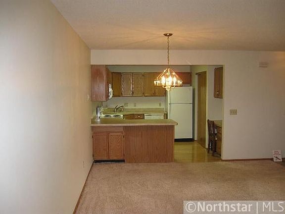 5th image of 114 Carmel Ave W