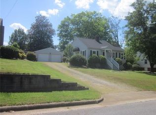 1253 11th St NW, Hickory, NC 28601