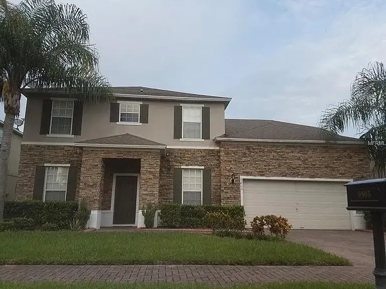 9805 Portofino Dr — Photo 1