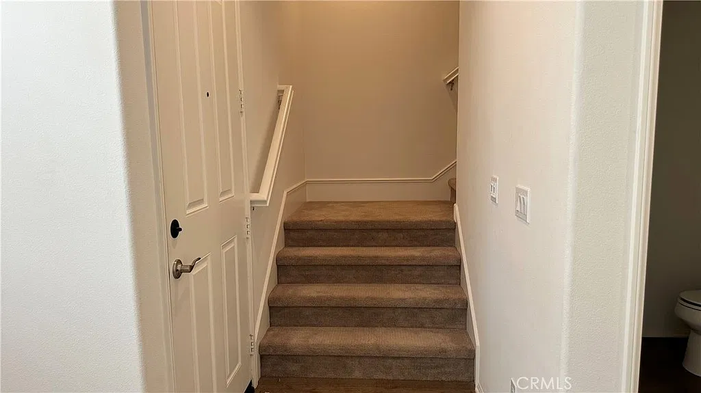 3 bed, 4.0 bath, 1499 sqft, $3,200 — Photo 4
